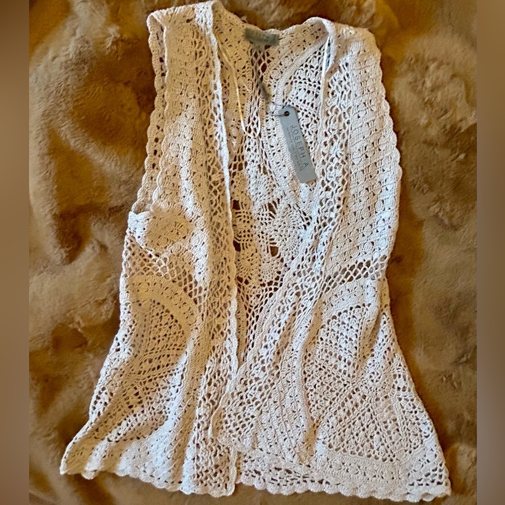 Beige crochet sleeveless open sweater vest. Size M. NWT